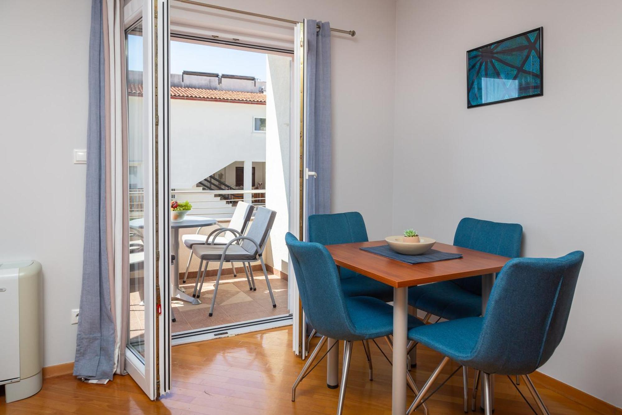Brkic With Private Parking Apartmán